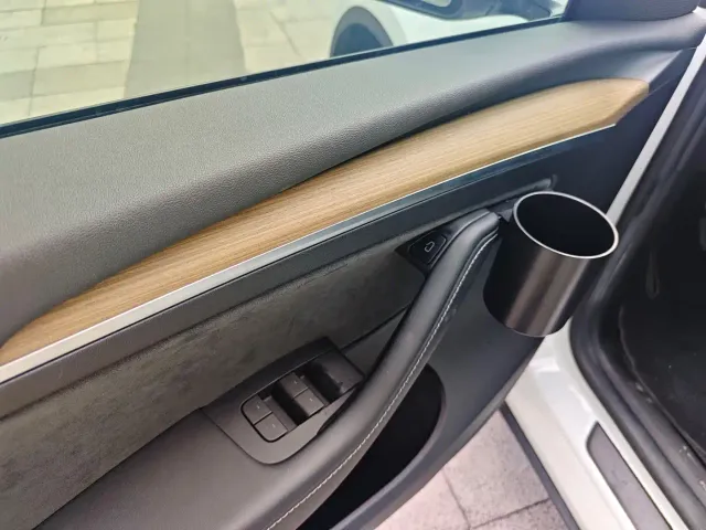 Tesla Model Y — Фото автомобиля 12