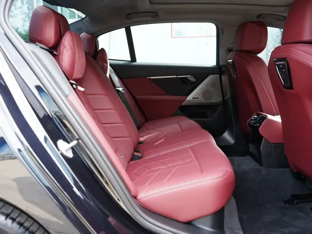 BMW 5 Series — Фото автомобиля 7