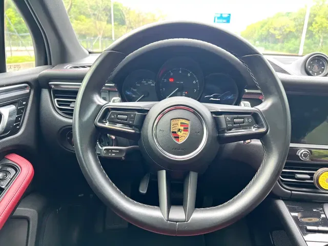 Porsche Macan — Фото автомобиля 9