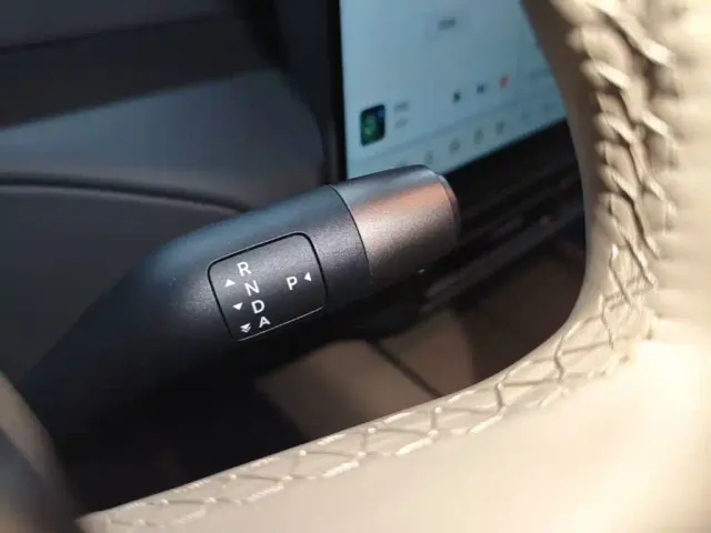 Li Auto MEGA — Фото автомобиля 13