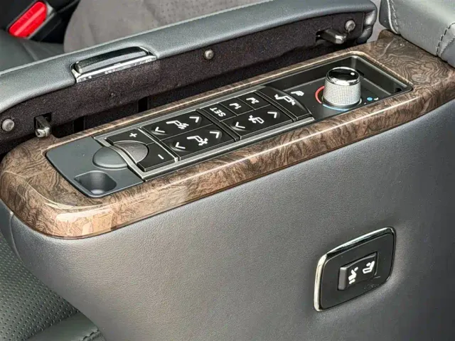 Toyota Alphard — Фото автомобиля 11