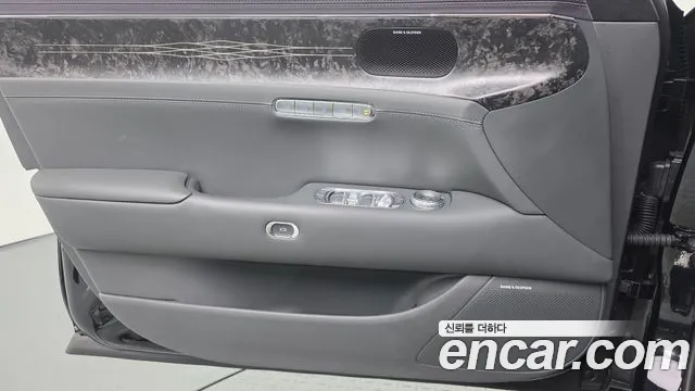 Genesis G90 — Фото автомобиля 24