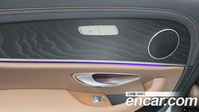 Mercedes-Benz E-Class — Фото автомобиля 18