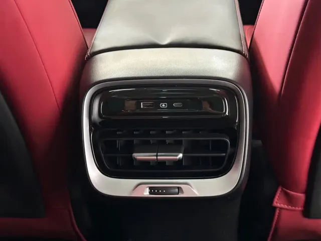 Xpeng P7 — Фото автомобиля 20