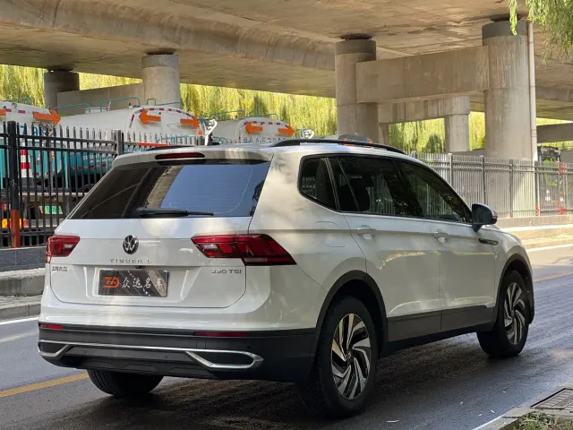 Volkswagen Tiguan L — Фото автомобиля 14