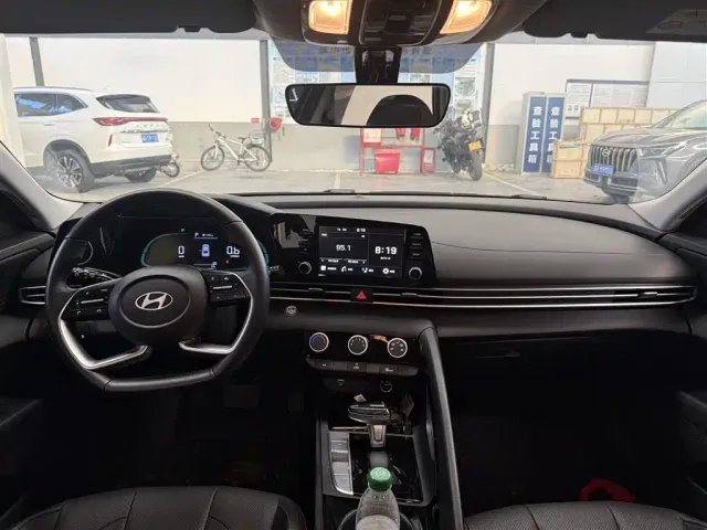 Hyundai Elantra — Фото автомобиля 10