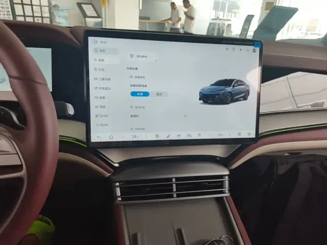 BYD Seal 07 DM-i — Фото автомобиля 12