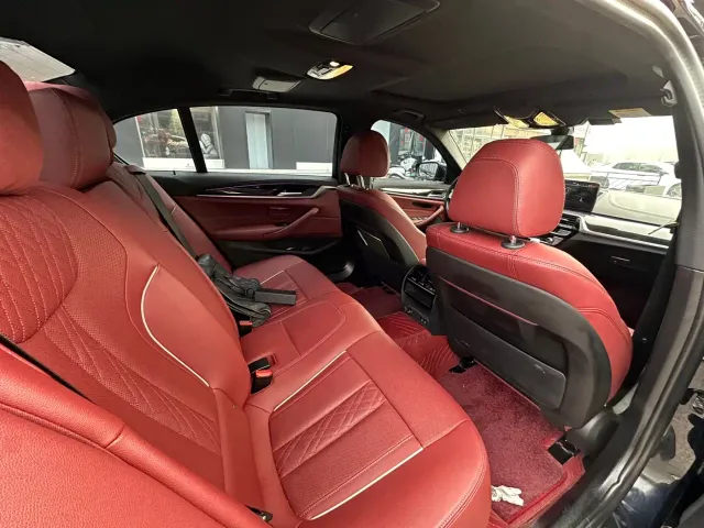 BMW 5 Series — Фото автомобиля 11