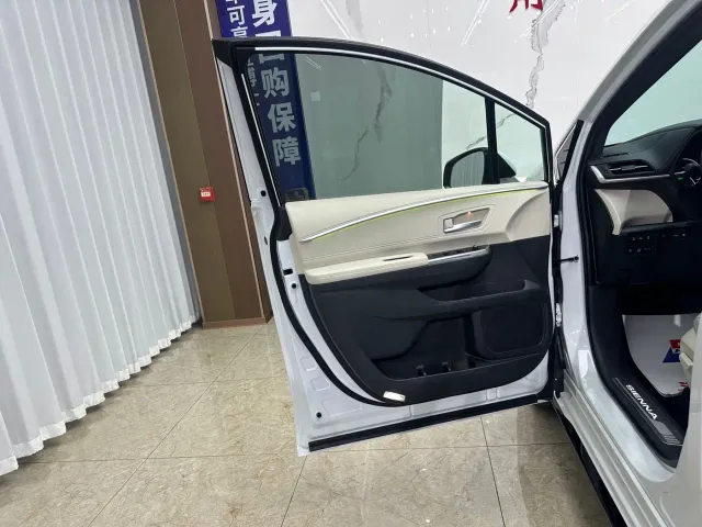 Toyota Sienna — Фото автомобиля 16