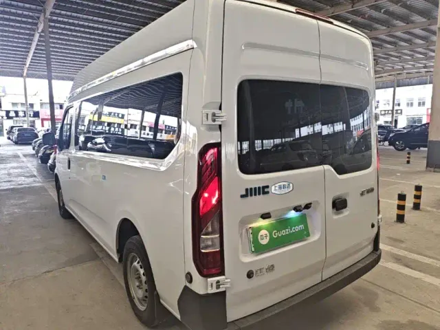 JMC E-Fushun — Фото автомобиля 4