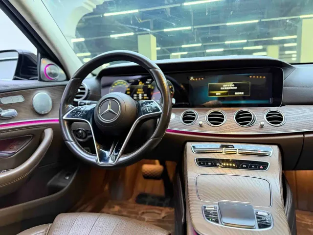 Mercedes-Benz E-Class — Фото автомобиля 8