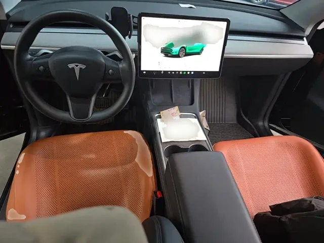 Tesla Model Y — Фото автомобиля 9