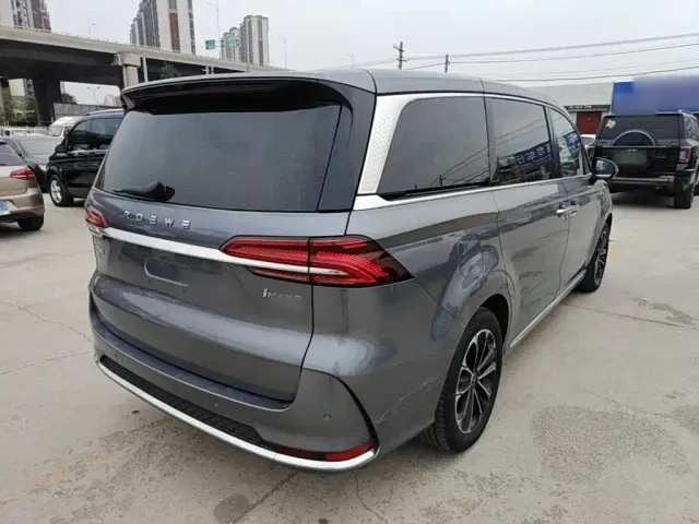 Roewe iMAX8 — Фото автомобиля 6