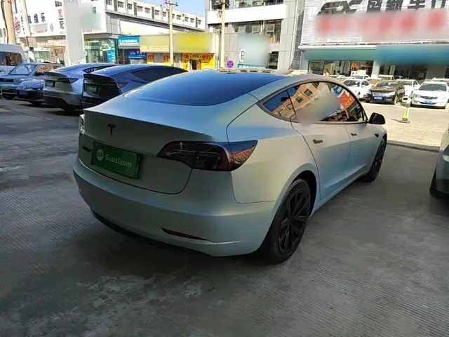 Tesla Model 3 — Фото автомобиля 6