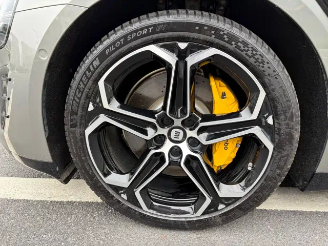 Xiaomi SU7 — Фото автомобиля 9