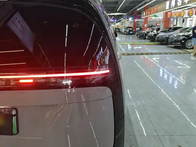 Li Auto MEGA — Фото автомобиля 7