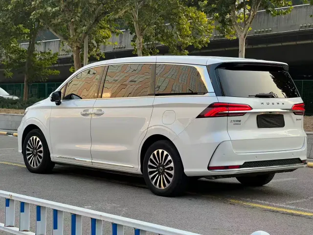 Roewe iMAX8 — Фото автомобиля 8