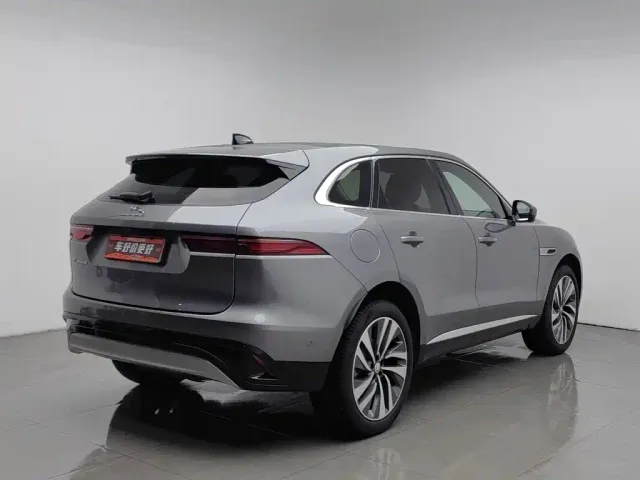 Jaguar F-Pace — Фото автомобиля 2