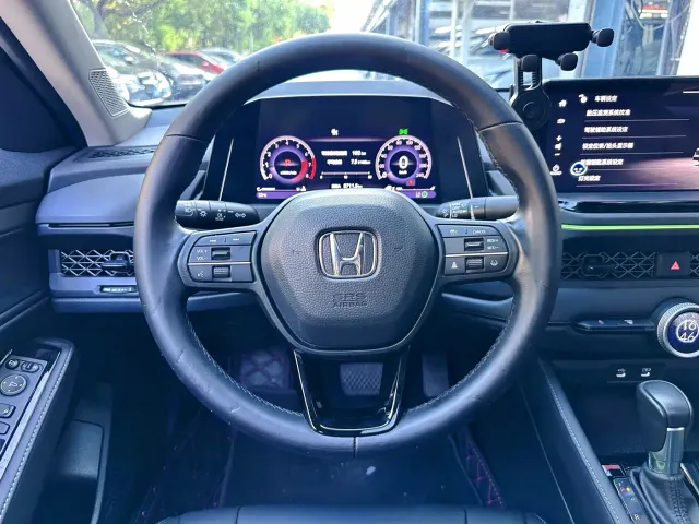 Honda Accord — Фото автомобиля 10