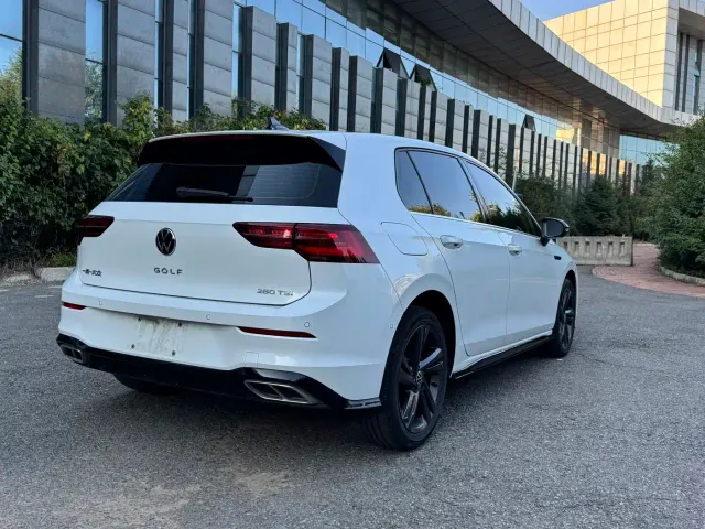 Volkswagen Golf — Фото автомобиля 4