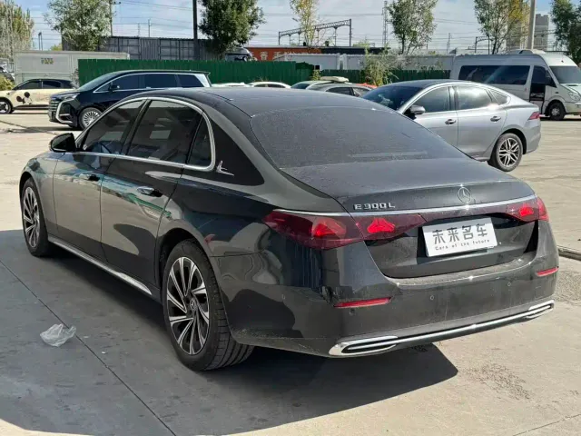 Mercedes-Benz E-Class — Фото автомобиля 9