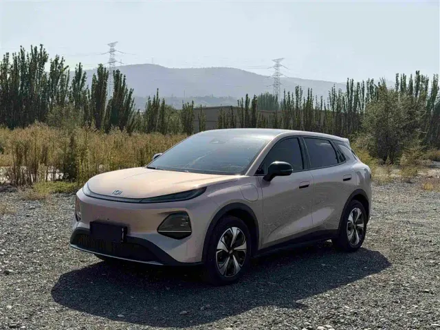 Фотография автомобиля — Changan Qiyuan Q05