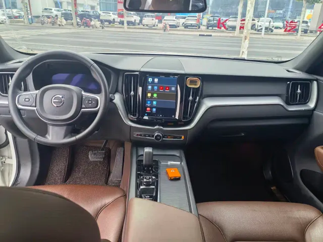Volvo XC60 — Фото автомобиля 6