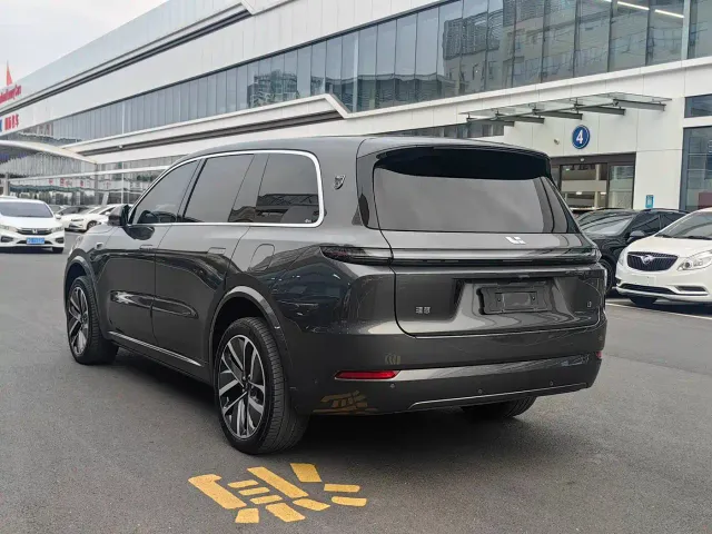 Li Auto L9 — Фото автомобиля 7
