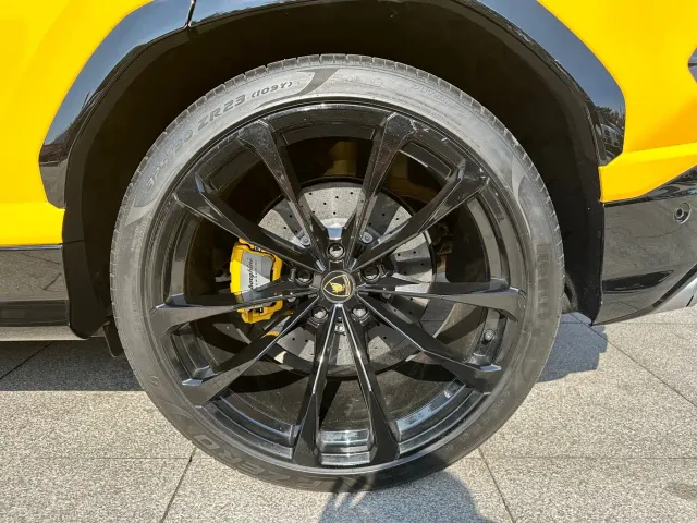 Lamborghini Urus — Фото автомобиля 18