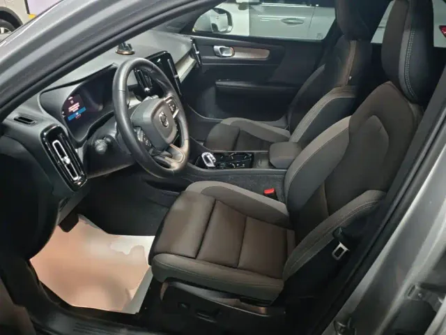 Volvo XC40 — Фото автомобиля 14