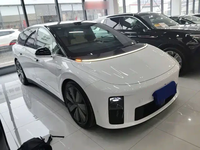 Li Auto i6 — Фото автомобиля 3