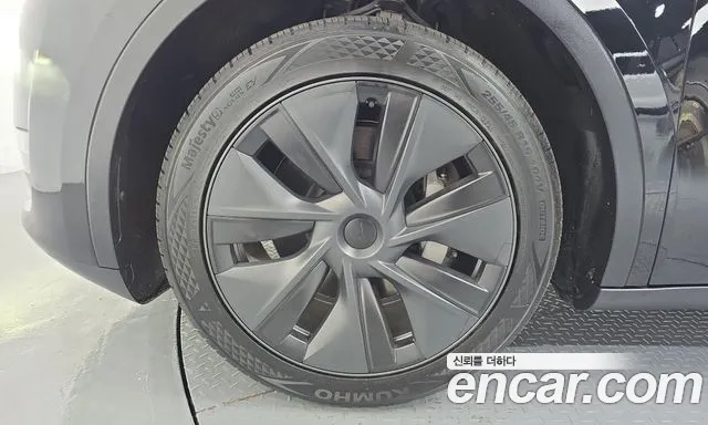 Tesla Model Y — Фото автомобиля 5