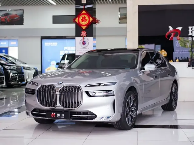 Фотография автомобиля — BMW 7 Series