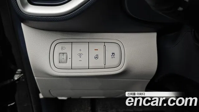 Hyundai Venue — Фото автомобиля 16