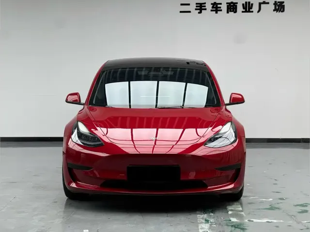 Tesla Model 3 — Фото автомобиля 2