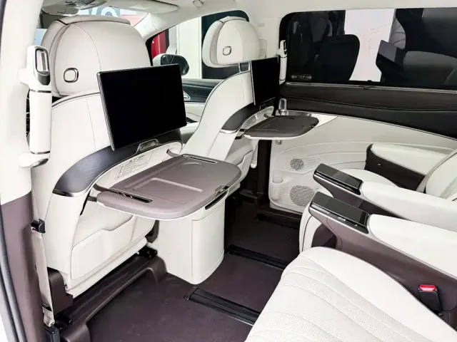 Denza D9 — Фото автомобиля 10