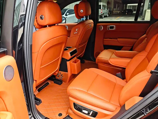 Li Auto L8 — Фото автомобиля 12