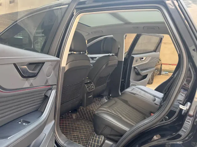 Hongqi HS5 — Фото автомобиля 10