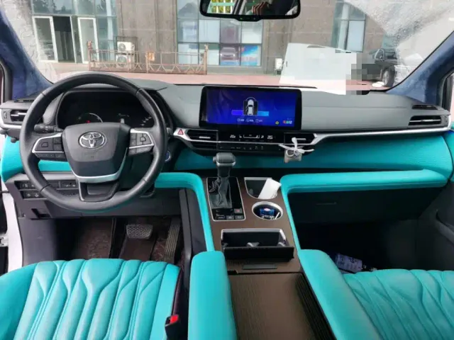 Toyota Sienna — Фото автомобиля 5