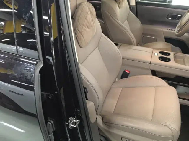 Li Auto i8 — Фото автомобиля 24