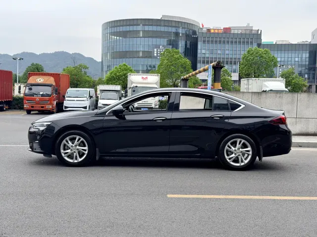 Buick Regal — Фото автомобиля 7