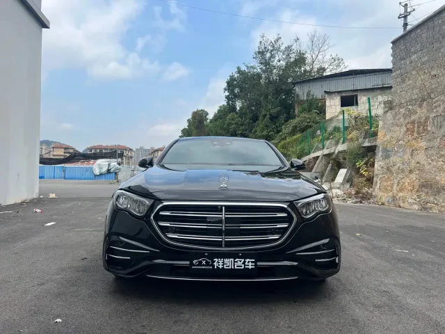 Mercedes-Benz E-Class — Фото автомобиля 2