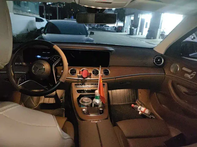 Mercedes-Benz E-Class — Фото автомобиля 4