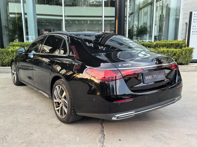 Mercedes-Benz E-Class — Фото автомобиля 5