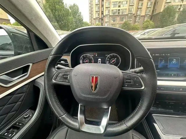 Hongqi HS7 — Фото автомобиля 8
