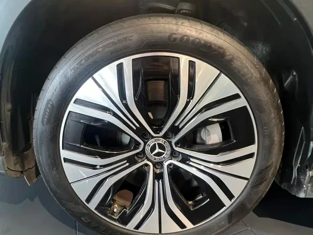 Mercedes-Benz EQE SUV — Фото автомобиля 13