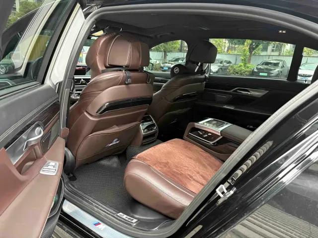 BMW 7 Series — Фото автомобиля 5