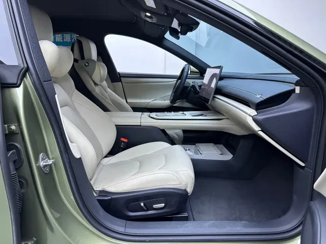 Xiaomi SU7 — Фото автомобиля 13