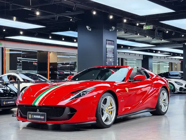 Фотография автомобиля — Ferrari 812