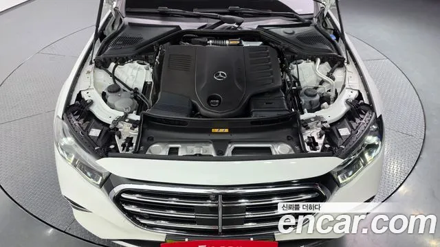 Mercedes-Benz E-Class — Фото автомобиля 4